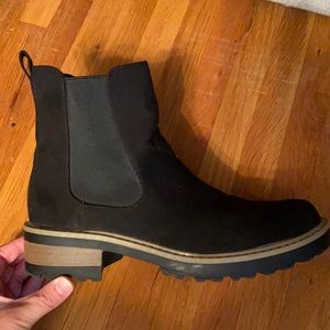 Universal Threads suede boots